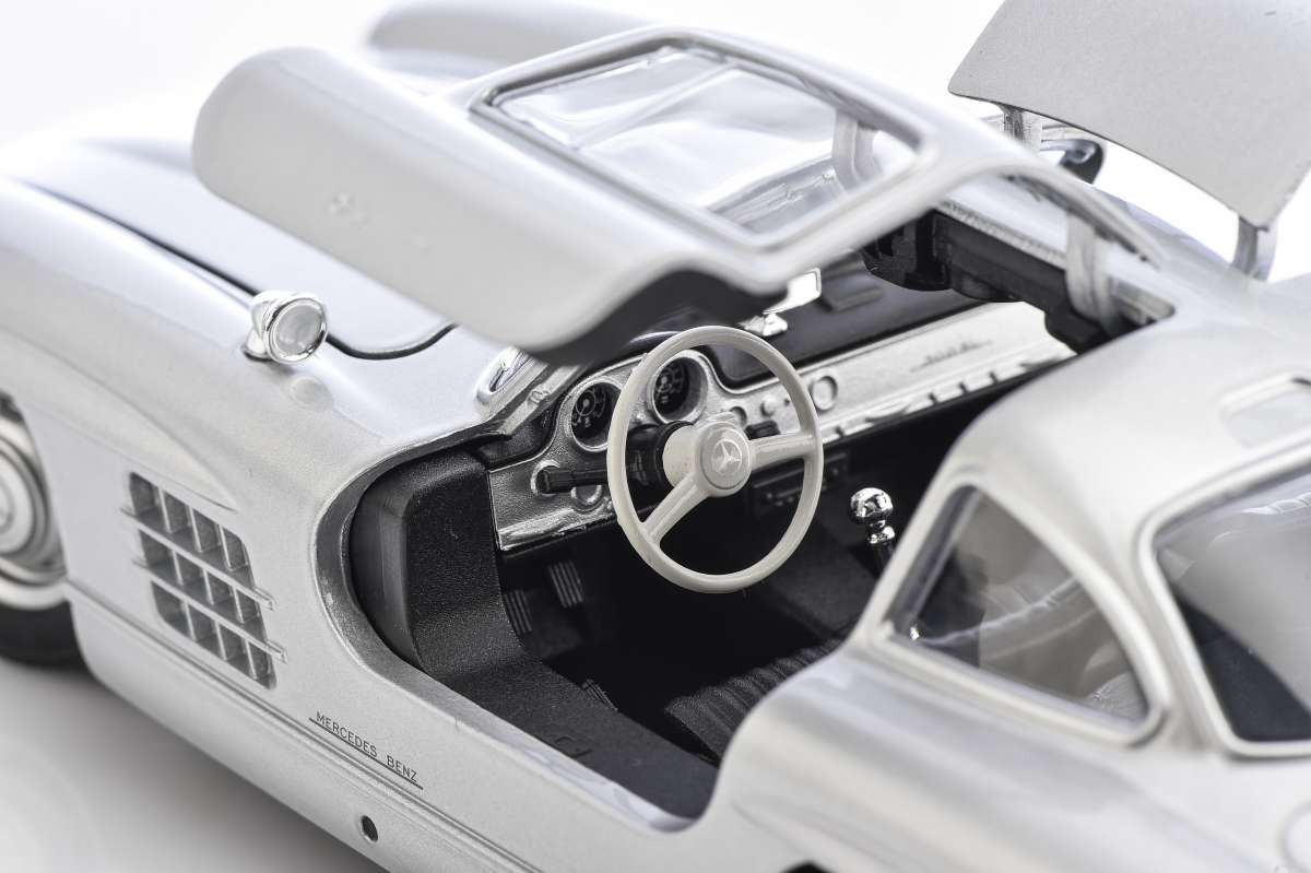 Mercedes-Benz 300 SL (W 198) silver 1:24 | Mercedes-Benz Classic Store