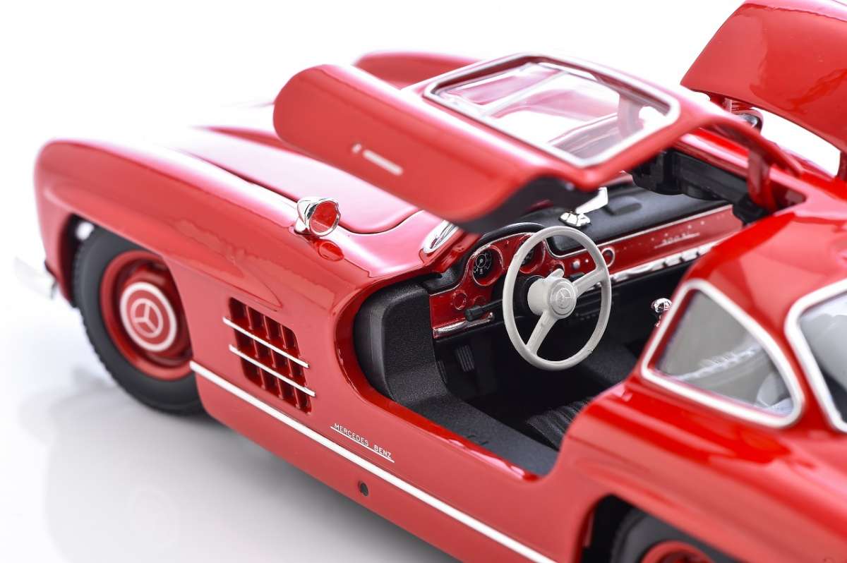 Mercedes-Benz 300 SL basic 1:24, rot - B66056164 | Mercedes-Benz Classic  Store